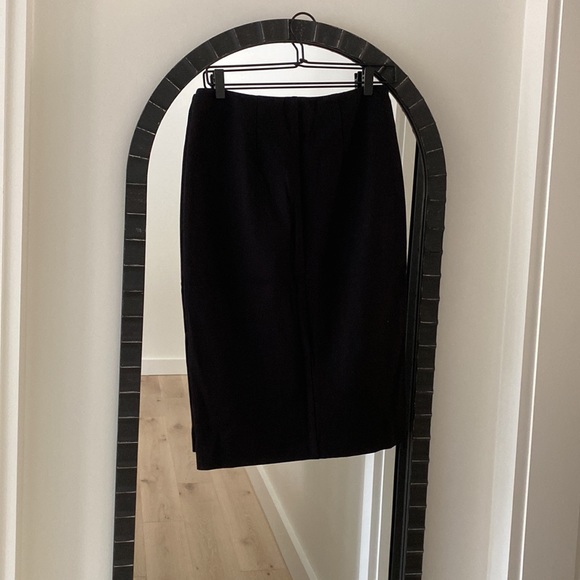 Black Zipper Pencil Skirt - Picture 6 of 6